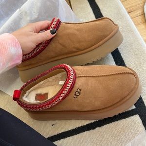 Ugg Tazz slippers. SIZE 9